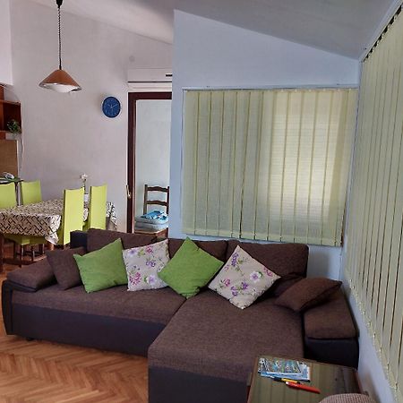 Apartment Silvana Божава Екстер'єр фото